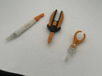 Menge 3 Fiskars Schneidwerkzeuge - Beschneiden, Detail & Fingerspitze Handwerk Messer - Bild 1 von 4