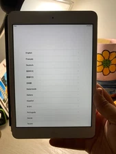 Apple iPad mini 1st Generation. 16GB, Wi-Fi, 7.9 in - White & Silver