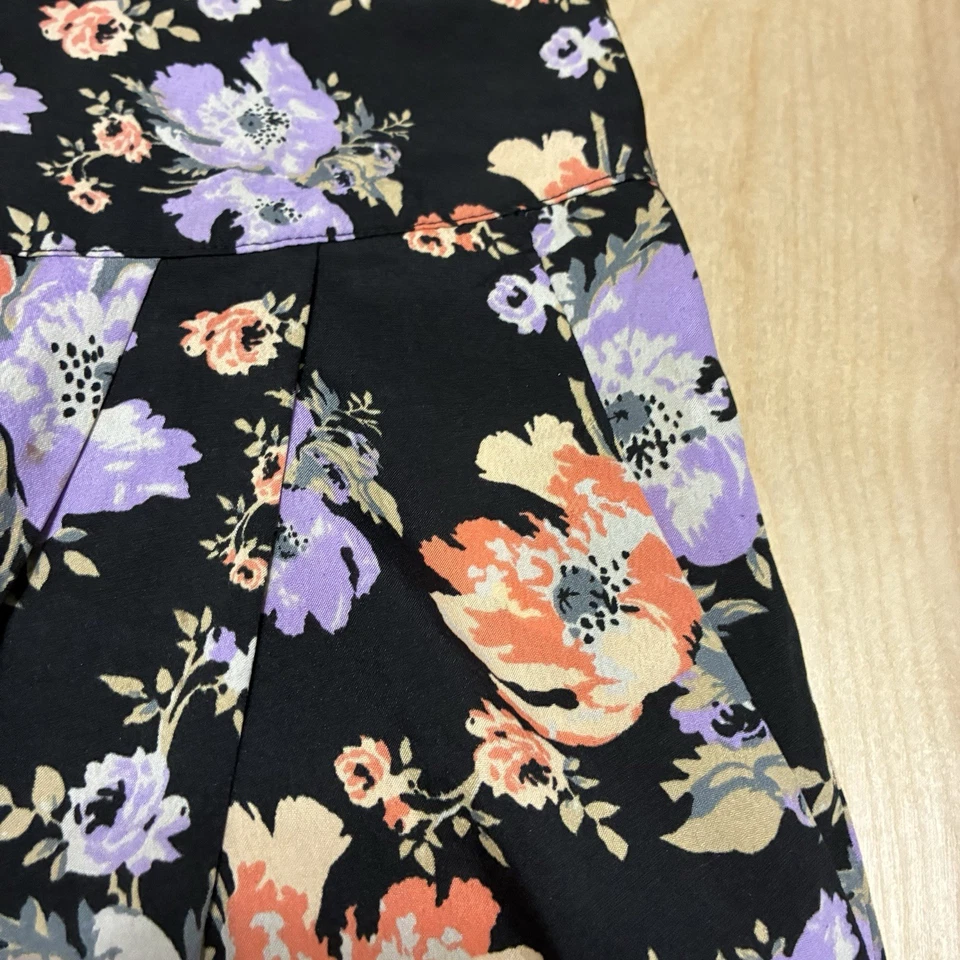 Bermuda Urban Outfitters Kimchi azul cintura alta floral feminina S preta multicolorida - Imagem 3 de 4