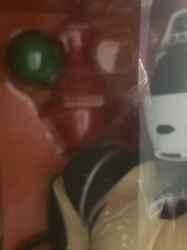 New WowWee Robosapien V2 Beige Full Function Humanoid Robot 2005MIB- HUGE! 2FT. - Image 4 of 4