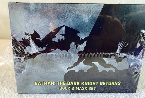 Batman The Dark Knight Returns Book & Mask Set NEW IN BOX - Picture 10 of 12