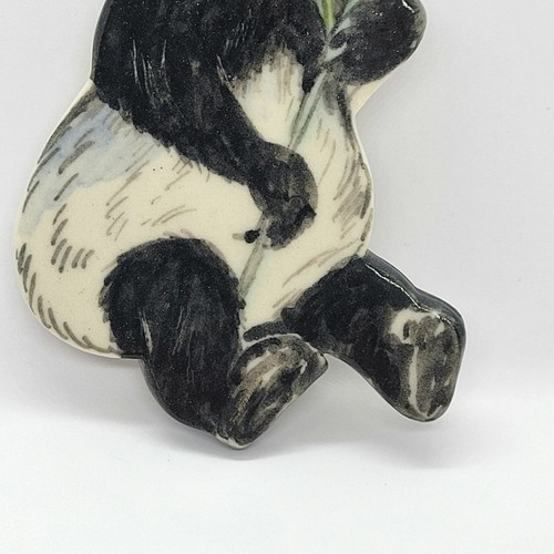 Spilla Panda dipinta a mano firmata Ann Clark 2,75"x2" gioielli artigianali - Foto 7 di 8