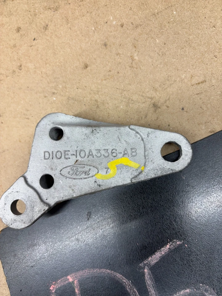 SOPORTE DE MONTAJE ALTERNADOR CICLÓN MUSTANG COUGAR TORINO D1OE-10A335-AB OEM D10E O Foto 3 de 4