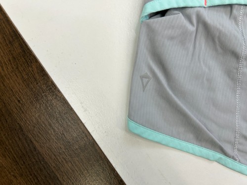 Ivivva by Lululemon Womens Size 14 / 28 Waist Shorts Gym Running Jogging Stretch - Picture 9 of 11