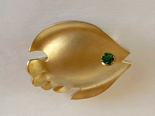 Tiffany & Co. 1991 18k Yellow Gold Fish with Emerald Eye Pin - Picture 5 of 7