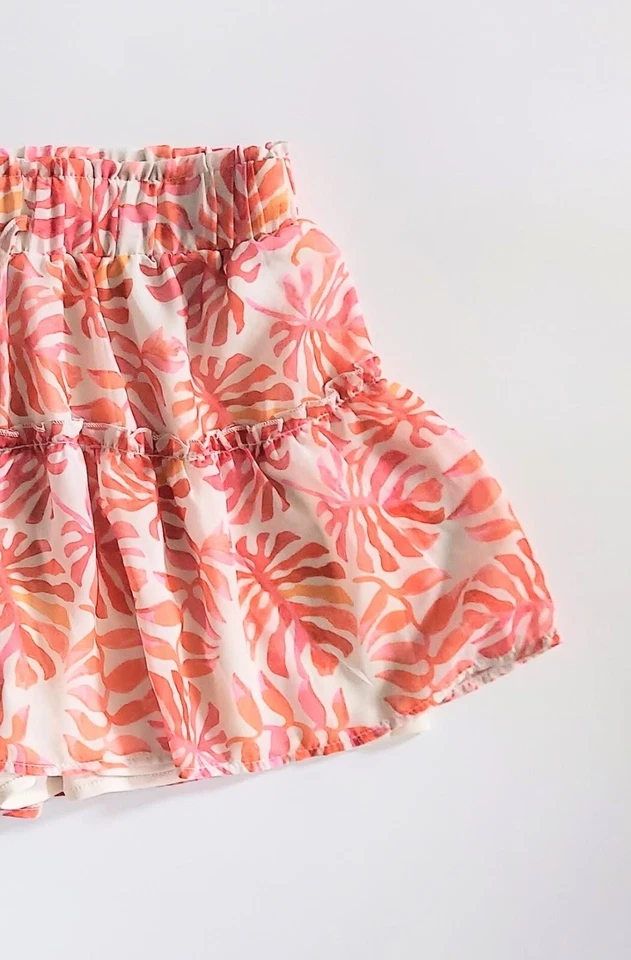 Pantalones cortos Kendall + Kylie para mujer talla mediana con volantes y cordón naranja marfil Foto 3 de 4