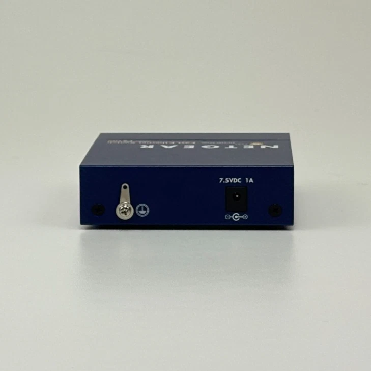 NETGEAR ProSafe FS105 5-Port 10/100 Unmanaged Desktop Switch V1 - Image 2 of 4