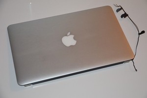 APPLE MacBook Air 11.6“ (A1370) +++ LCD Display Assembly +++ 661-5737 +++