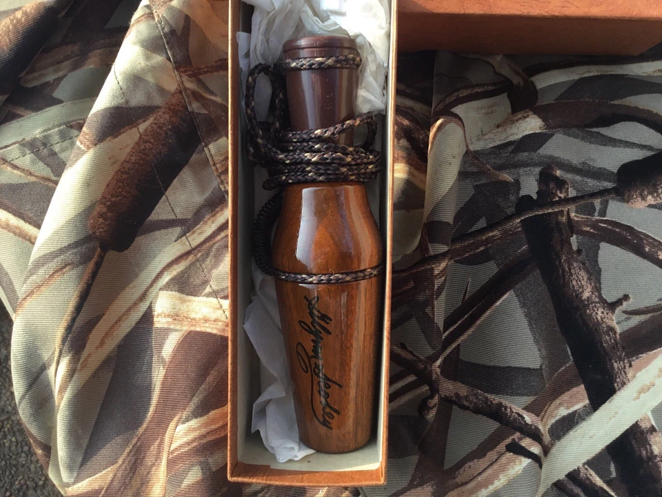 VINTAGE GLYNN SCOBEY #600 MALLARD DUCK CALL:NEW IN BOX,DBL. LANYARD RARE - Image 2 of 4
