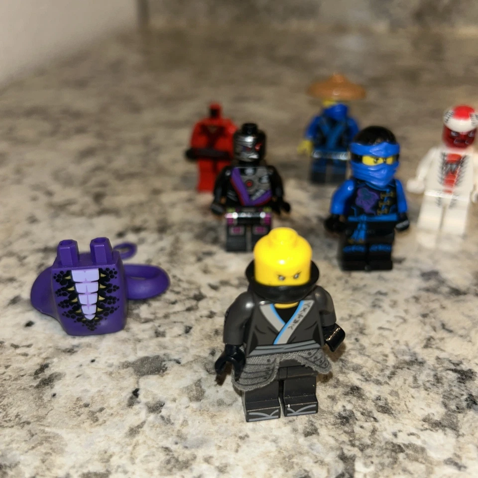 Lote de minifiguras Lego Ninjago Jay, Kai, Zane, Lloyd, Garmedon Foto 2 de 4