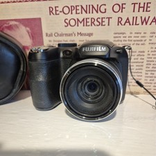 Fujifilm FinePix S2960 14.0MP Digital Bridge Camera 18x Zoom with case
