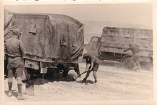Foto - Afrikakorps Luftwaffe LKW / festgefahren - 2.WK
