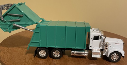 New Ray Kenworth W900 Garbage Truck 1:32 Diecast Model White/ Green - Picture 5 of 8