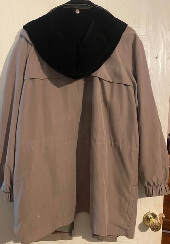 Jacqueline Ferrar Khaki Rain Jacket with Removeable Hood - Picture 2 of 3