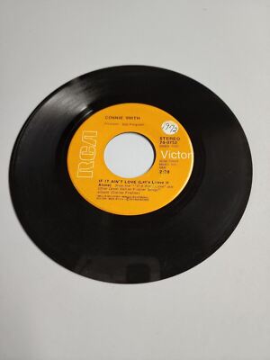 Connie Smith - If It Ain't Love - RCA (45RPM 7 )(RC211) 