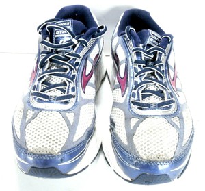 womens brooks dyad 8
