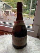 1974er Rotwein Amarone edler Tropfen Geschenk im Weinkeller gelagert.