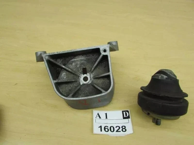 Soporte de soporte trasero de goma para motor VOLVO V6 1999 2005 montaje de motor S80 OEM Foto 4 de 4