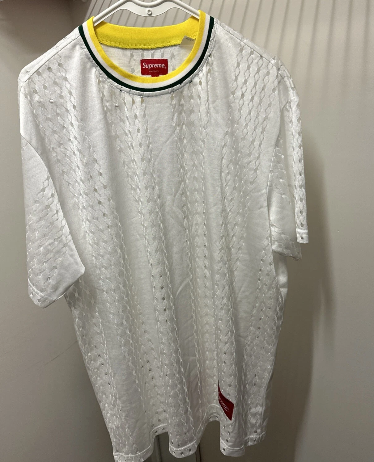 Haut échauffant blanc à rayures perforées Supreme taille XL