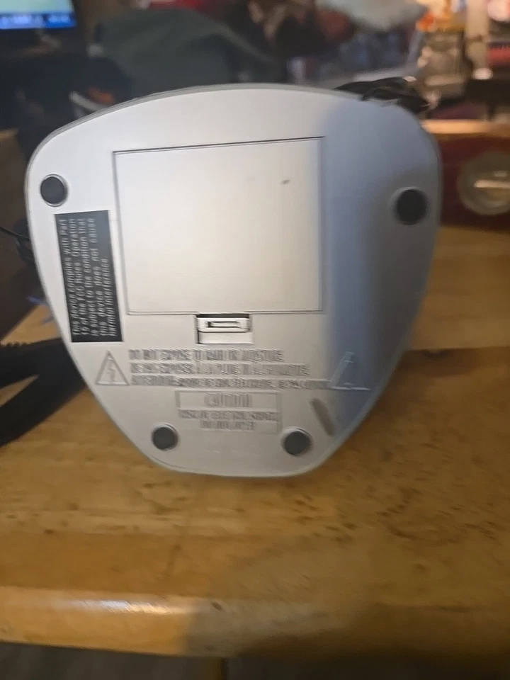 Radio reloj Timex rojo en forma de corazón. Foto 4 de 4