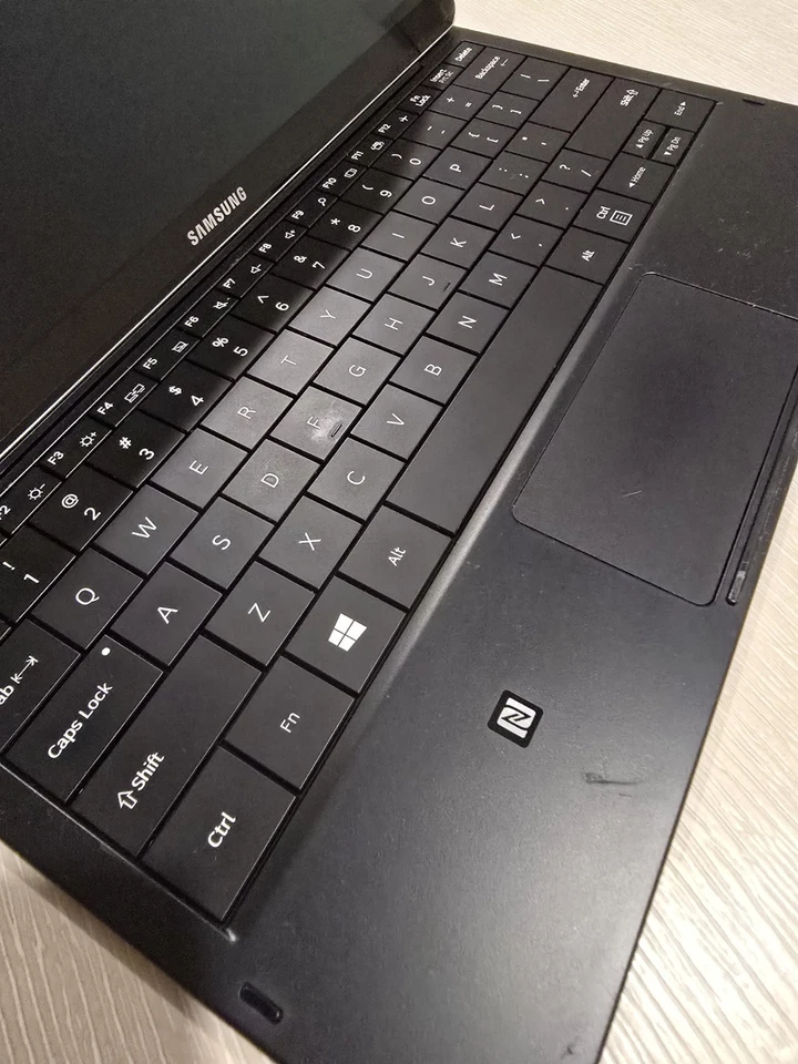 Samsung Galaxy TabPro S LTE SM-W708 - 4GB RAM 128GB SSD - 12"  Black - Image 4 of 4