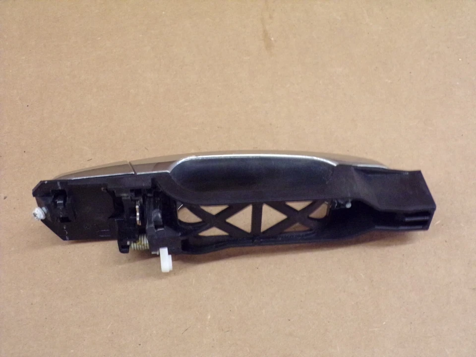 2011 buick enclave door handle ( pass. front ) 2008-2012 gmc acadia - Image 3 of 3