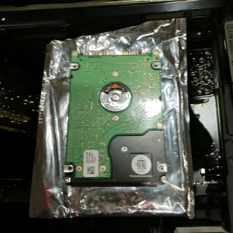 Hitachi Travelstar HTS541010G9AT00 100GB 2.5" IDE / ATA Hard Drive 5400RPM –... - Image 2 of 3