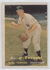 1957 Topps Gil McDougald #200 0nr3