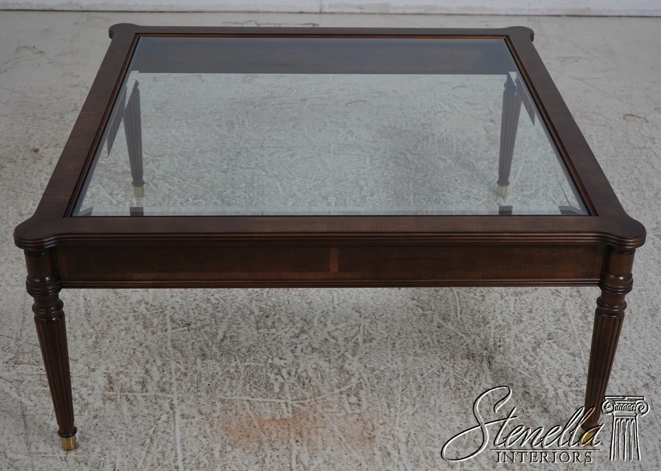 70524: Mesa de centro con tapa de vidrio estilo Sheraton HENREDON Foto 2 de 4
