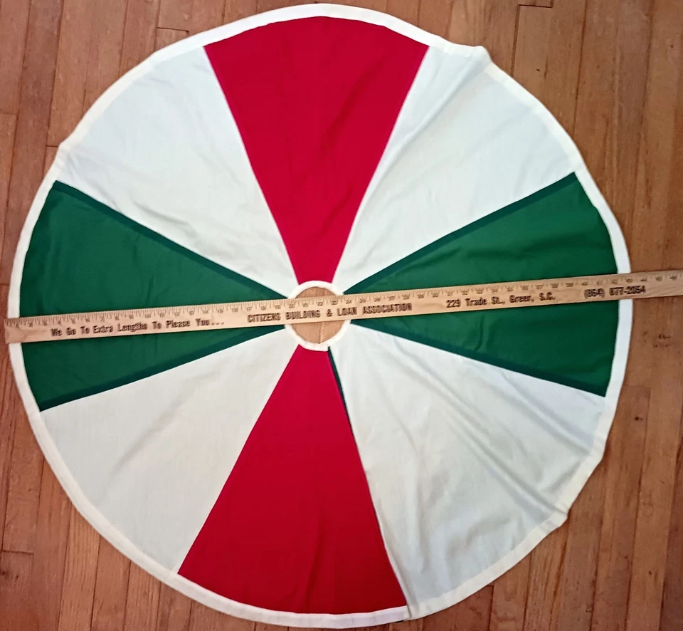 Homemade Tree Skirt Red White and Green approx. 43 inch diameter - Image 2 of 4