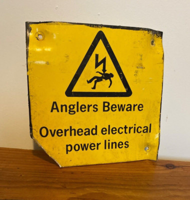 VINTAGE AUFGEARBEITETES RETRO-SCHILD ANGELN ANGLER AUFPASSEN STROMLEITUNGEN