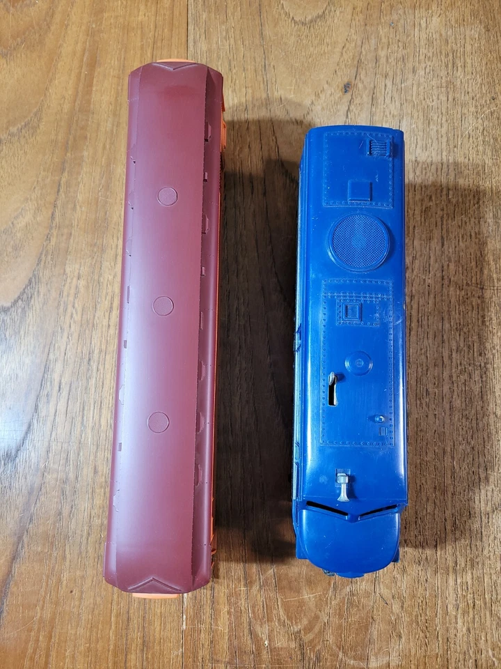 Lionel Diesel Engine , 8 Freight Cars, Postal Car  - Image 2 of 4