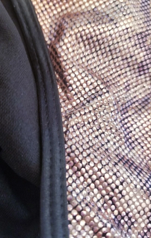 Parte inferior de bikini Baby Phat mediana negra y dorada con logotipo correas laterales  Foto 3 de 4