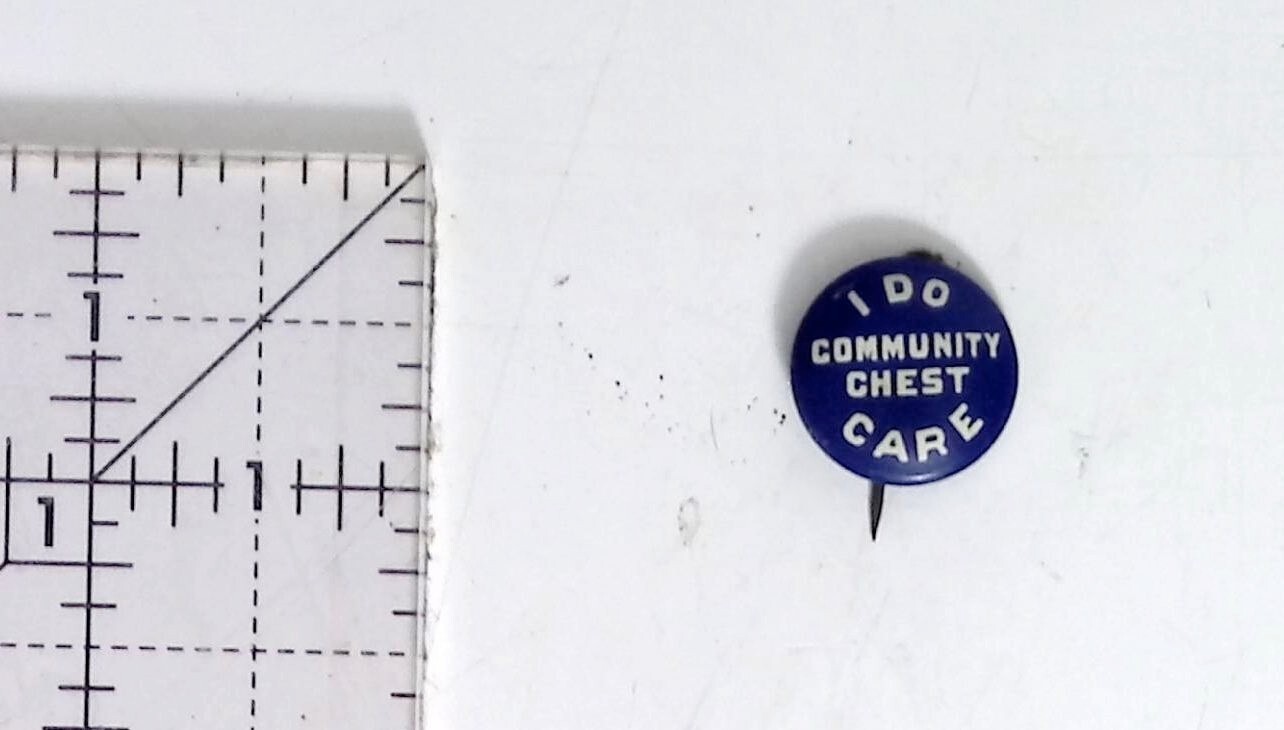 Vintage Nixon political campaign pinbutton - classic collectible