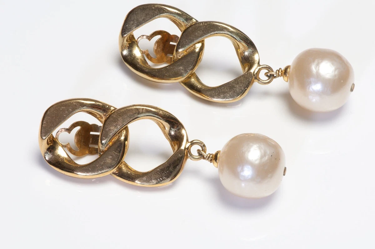 Vintage 1990’s Chanel Collection 28 Gold Plated Chain Link Pearl Earrings