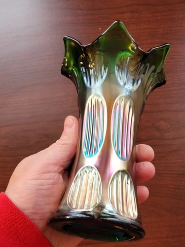 Pretty Green Fenton Carnival Glass Diamond & Rib Pattern 7  1/8"  Tall Vase