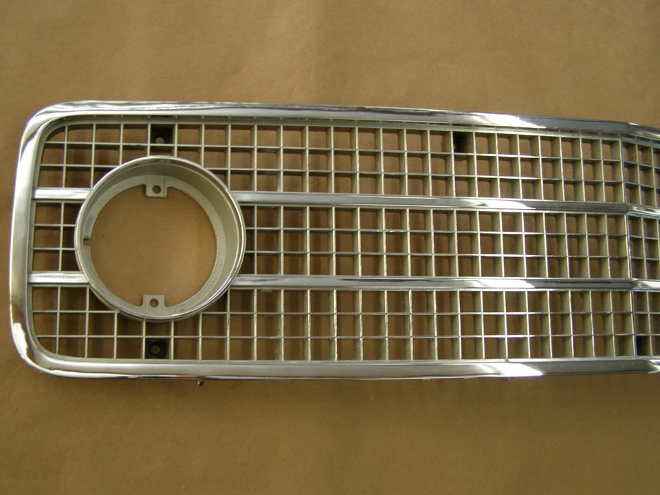 NOS OEM Chevrolet 1973 1974 Chevelle Laguna Grille w/ Emblem - Image 2 of 4