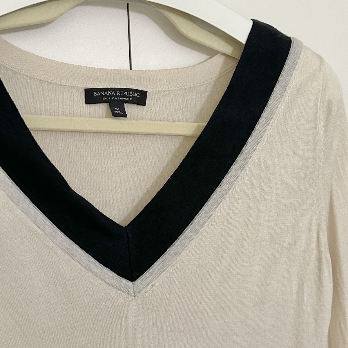 BANANA REPUBLIC Silk Cashmere V-neck Sweater Cream Beige | Women's