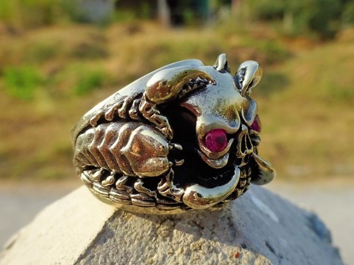 Vintage Scorpion Skull Biker Ring Size 9.25, Signed by Artist, USA - Picture 3 of 3