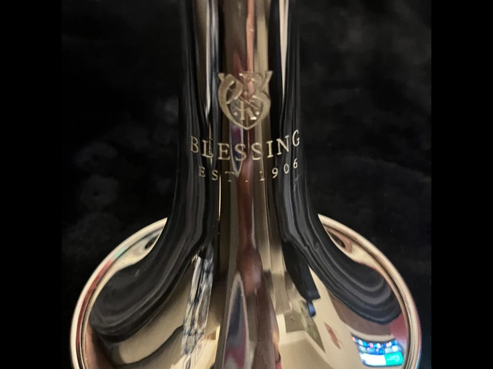 Trompeta Bb Intermedia Blessing BTR1460S Performance Series - Plateada. Foto 4 de 4