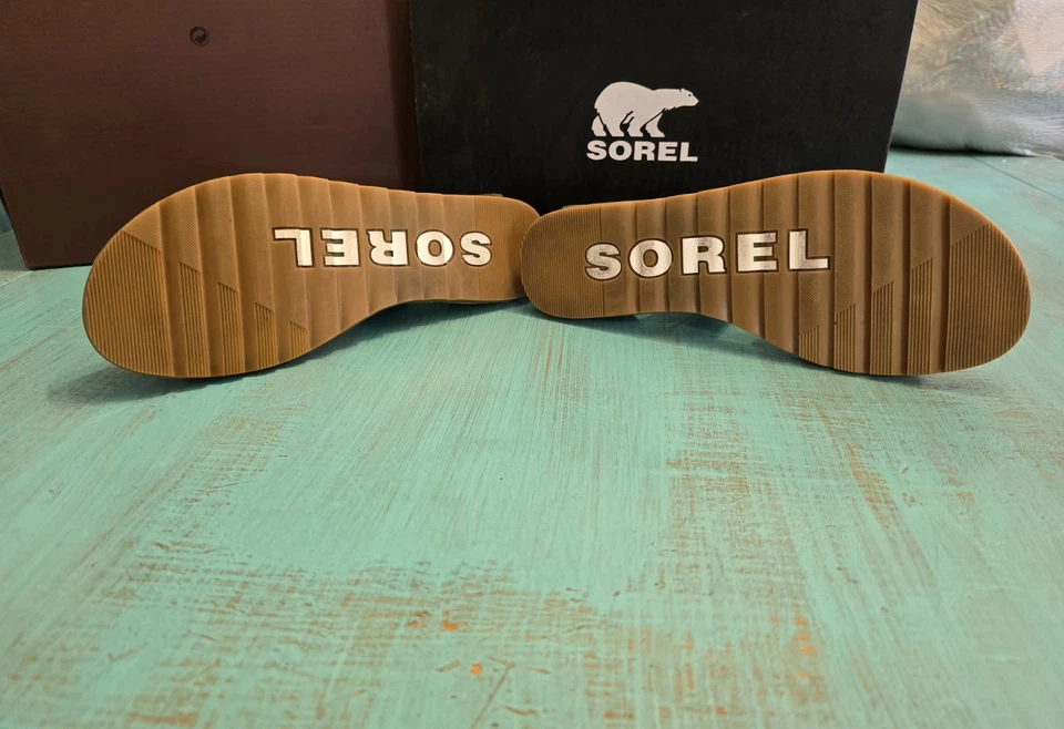 Sandalia plana Sorel Ella™ II para mujer verde oliva talla 8,5 Foto 4 de 4