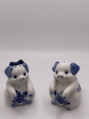Vintage Hand Painted Ceramic Delftware Blue Salt Pepper Shakers Pigs 