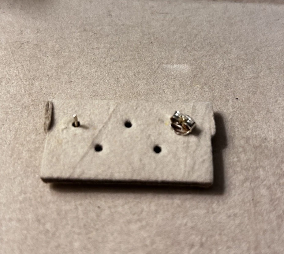 Pendientes de corazón Gucci de plata de ley con esmalte rojo Foto 2 de 4