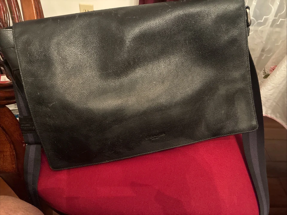 Bolso mensajero Coach de cuero negro para hombre Foto 2 de 4