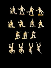 Vintage 1960s Tim Mee Toy Plastic Army Men Tan Lot of 15 SF0299