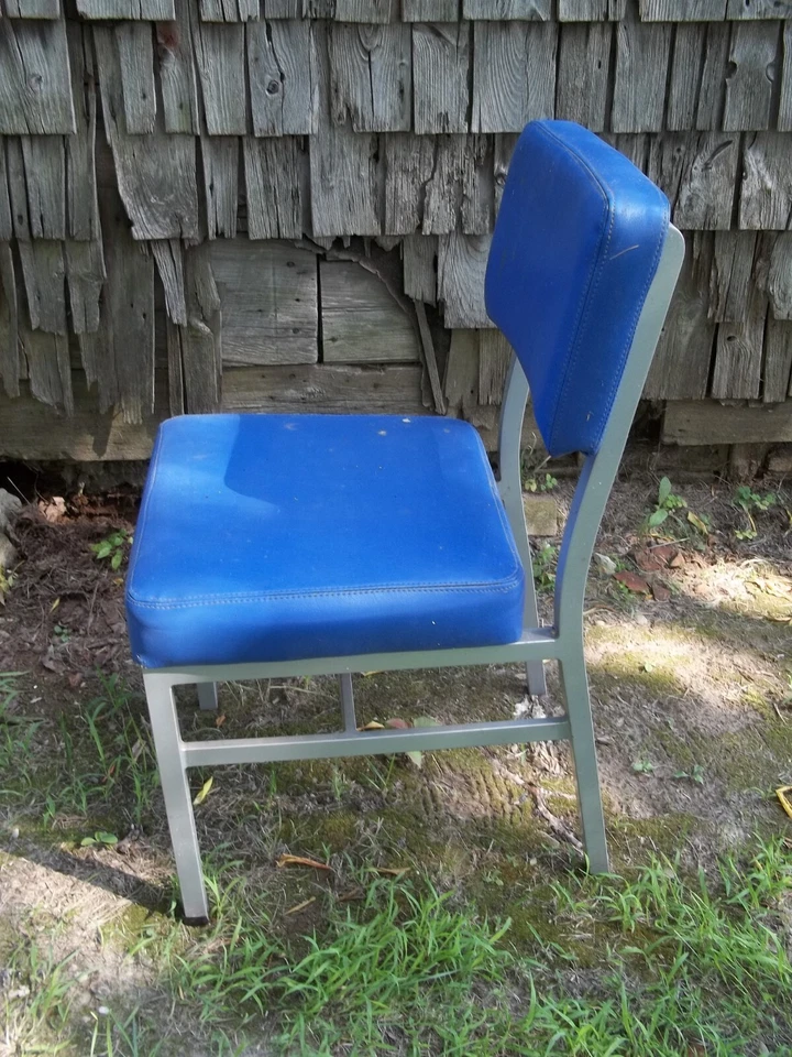 一对中世纪现代工业钢椅 — 第 4/4 张图片