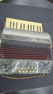 VINTAGE LA TOSCA ACCORDION 🪗 Working Clean 🔥 With Case
