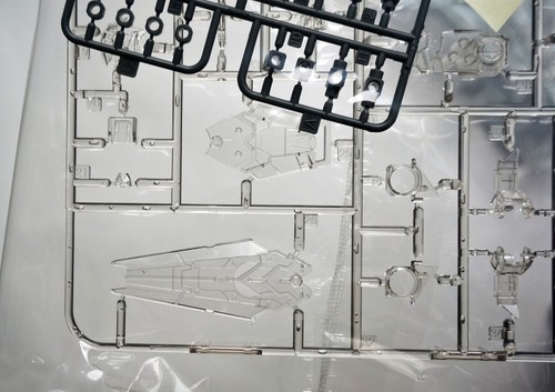 BANDAI HGUC 1/144 Unicorn Gundam D-Mode plating frame & mechanical clear theater - Picture 4 of 7