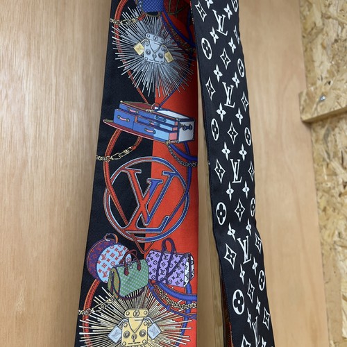 Louis Vuitton Bandeau All In Louis Vuitton Scarf / Ascot In Black,white,red