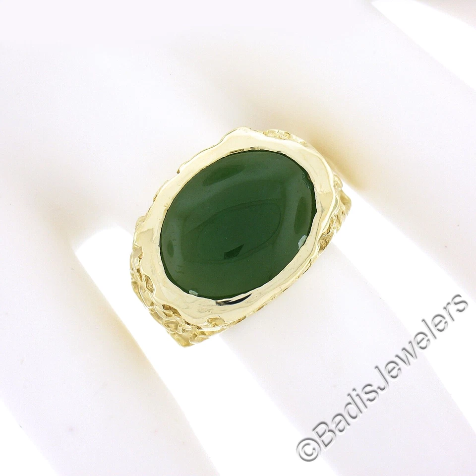 Anillo pepita lateral de jade verde cabujón ovalado de oro amarillo de 14K vintage para hombre Foto 4 de 4